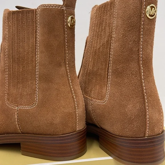 MICHAEL KORS ELLA FLAT BOOTIE SUEDE
49F4ELFE5S
LUGGAGE - Picture 14 of 16